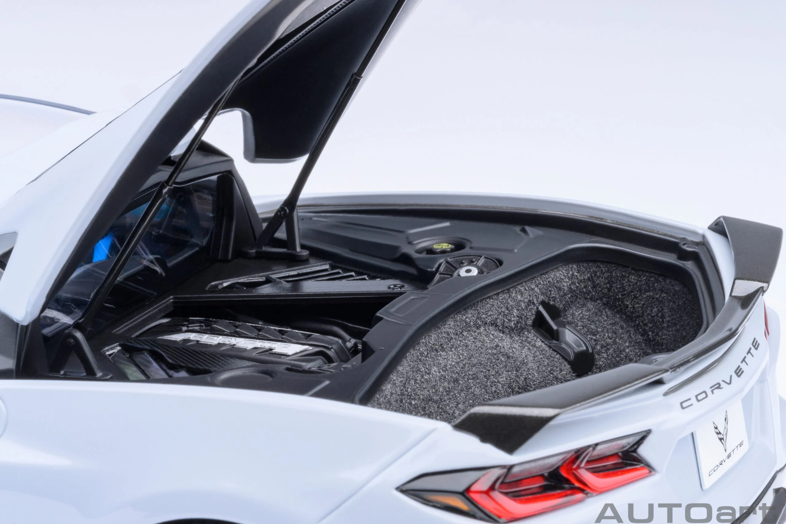 AUTOart 2020 Chevy Corvette C8 Z51 Ceramic Matrix Grey Metallic 1:18 - Image 13