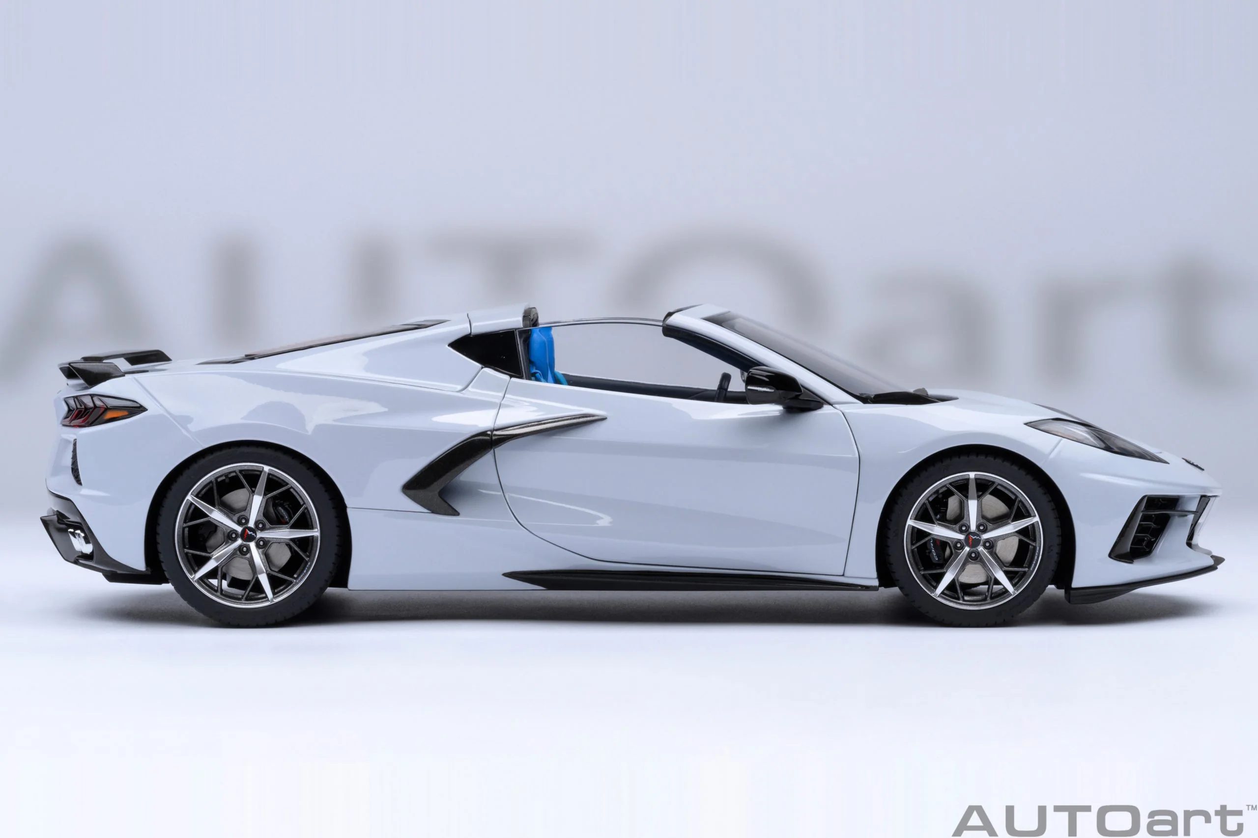 AUTOart 2020 Chevy Corvette C8 Z51 Ceramic Matrix Grey Metallic 1:18 - Image 6