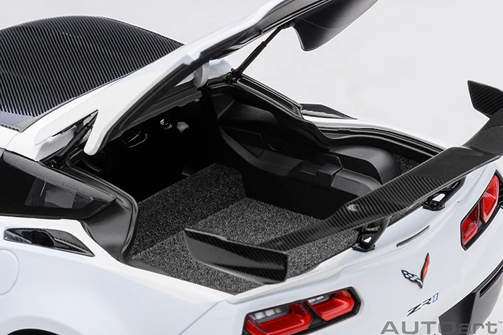 AUTOart Chevy Corvette ZR1 Arctic White 1:18 - Image 12