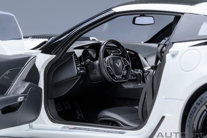 AUTOart Chevy Corvette ZR1 Arctic White 1:18 - Image 9