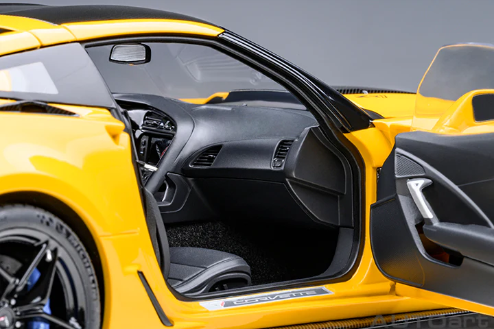 AUTOart Chevy Corvette ZR1 Corvette Racing Yellow Tintcoat 1:18 - Image 10