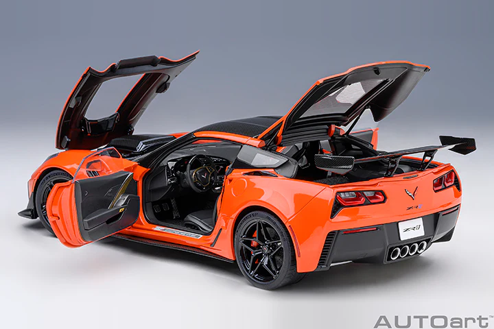 AUTOart Chevy Corvette ZR1 Sebring Orange Tintcoat 1:18 - Image 11