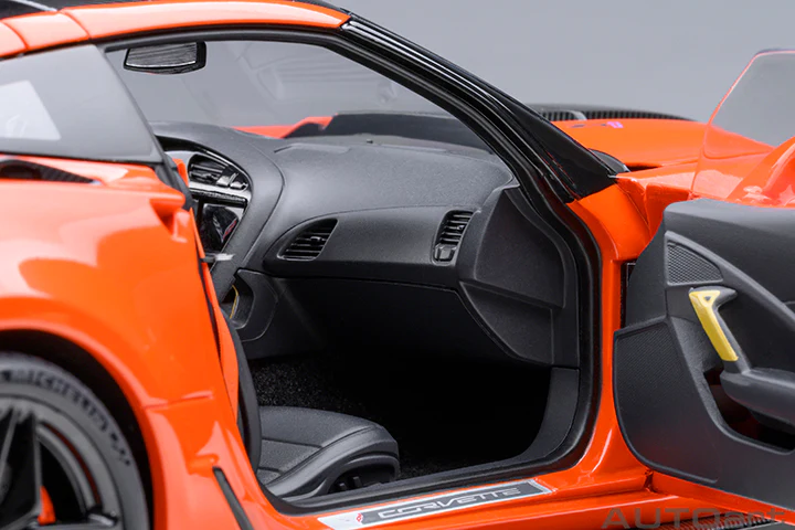 AUTOart Chevy Corvette ZR1 Sebring Orange Tintcoat 1:18 - Image 9