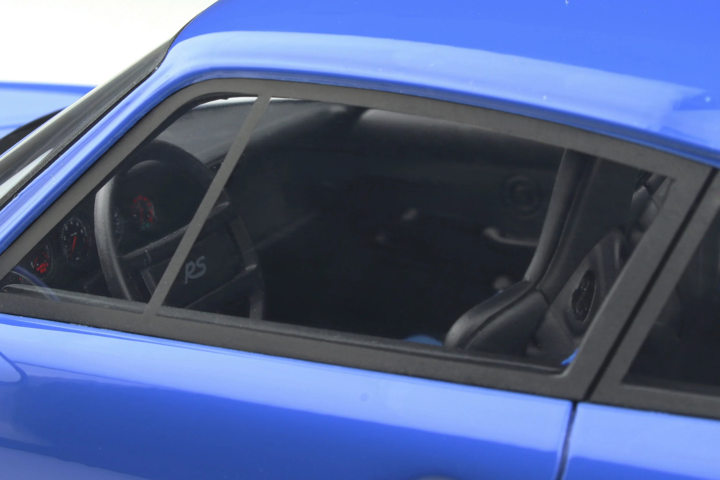 GT Spirit 1992 Porsche 911 (964) RS Coupe Maritime Blue 1:18 - Image 10