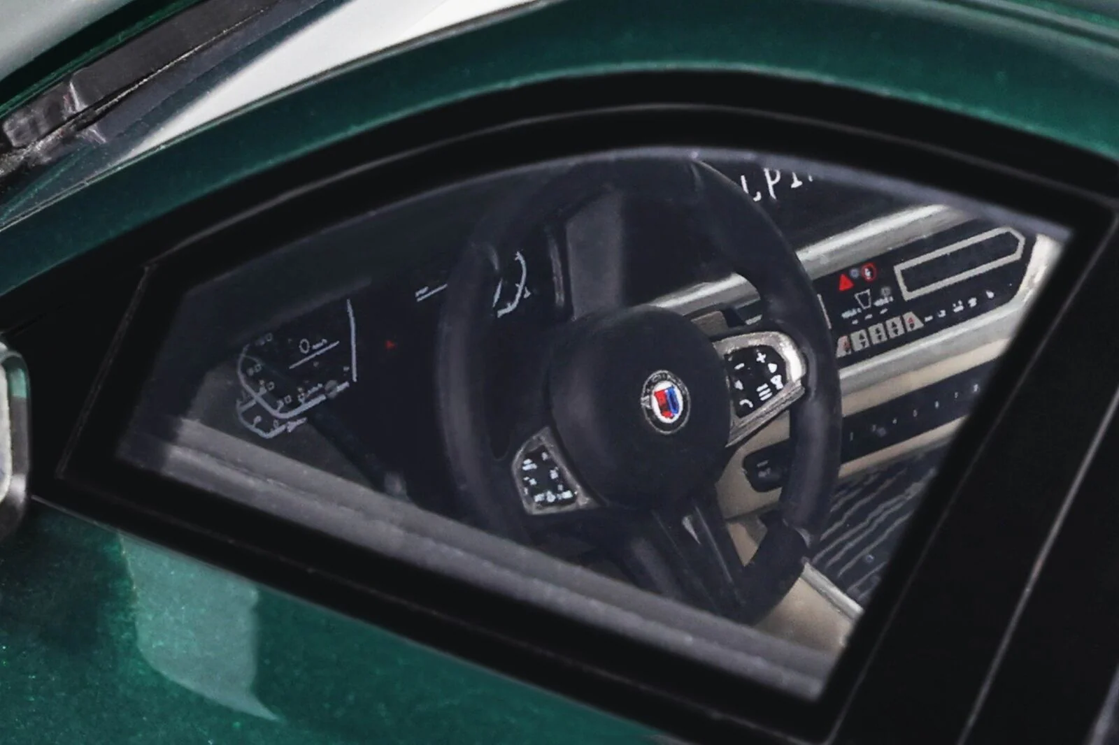 GT Spirit 2022 Alpina B3 3 Series Green Metallic 1:18 Resin - Image 10