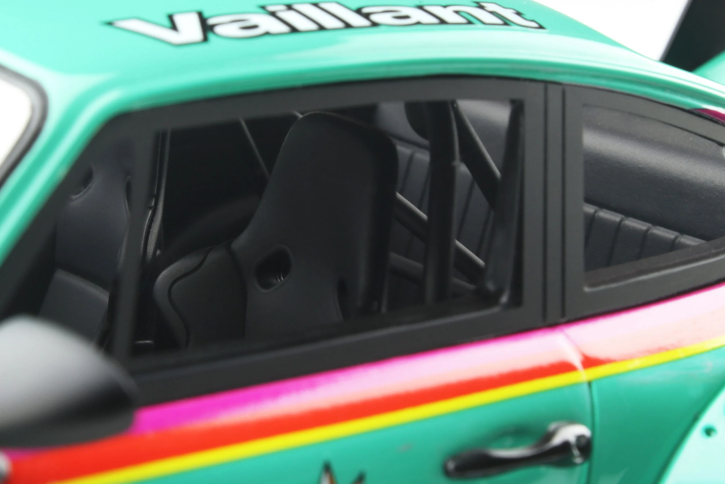 GT Spirit 2023 Porsche 911 993 RWB Bodykit Vaillant Green 1:18 Resin - Image 11
