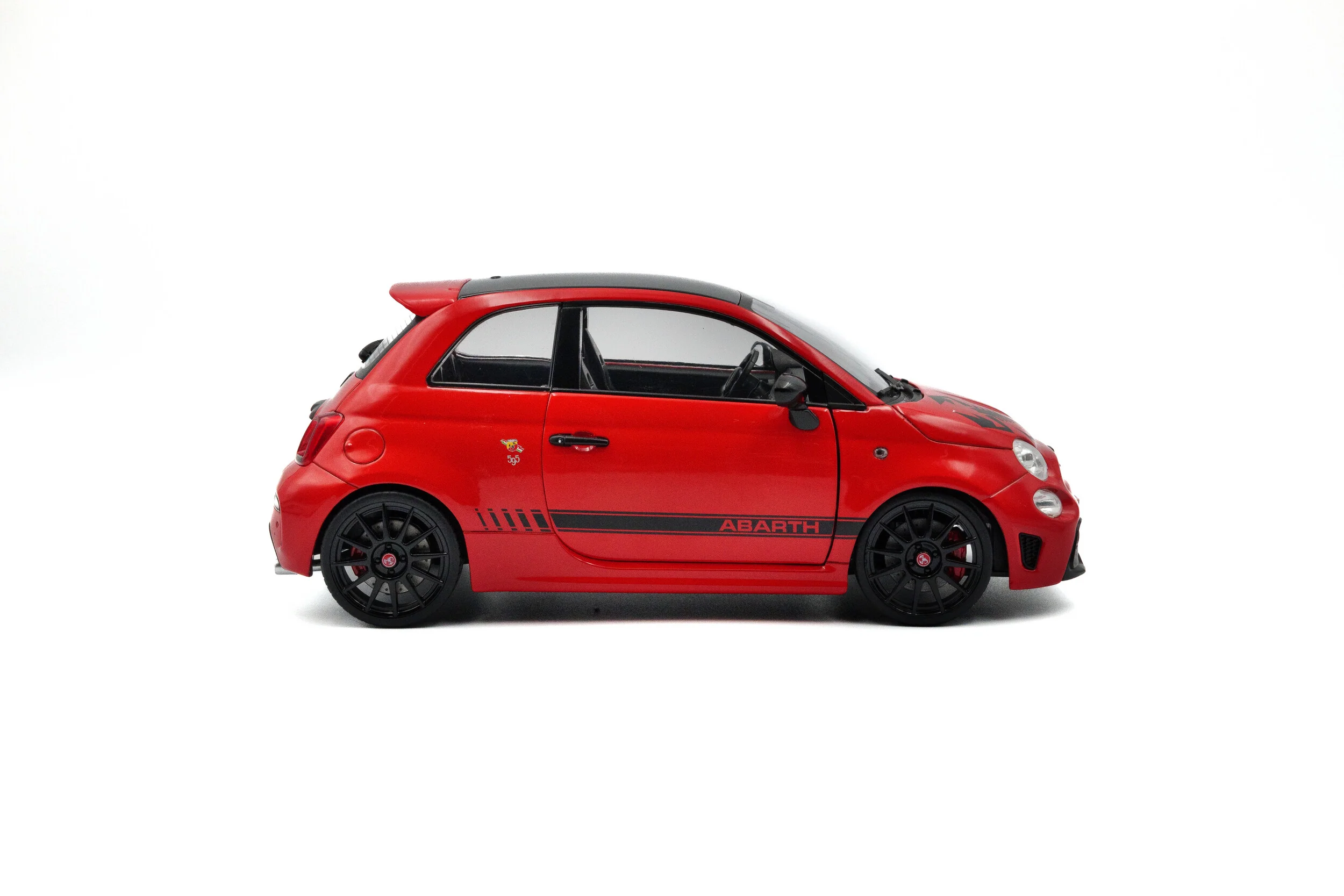 Solido 2022 Fiat 595 (Nuovo 500) Abarth Rosso Maranello Red 1:18 - Image 5