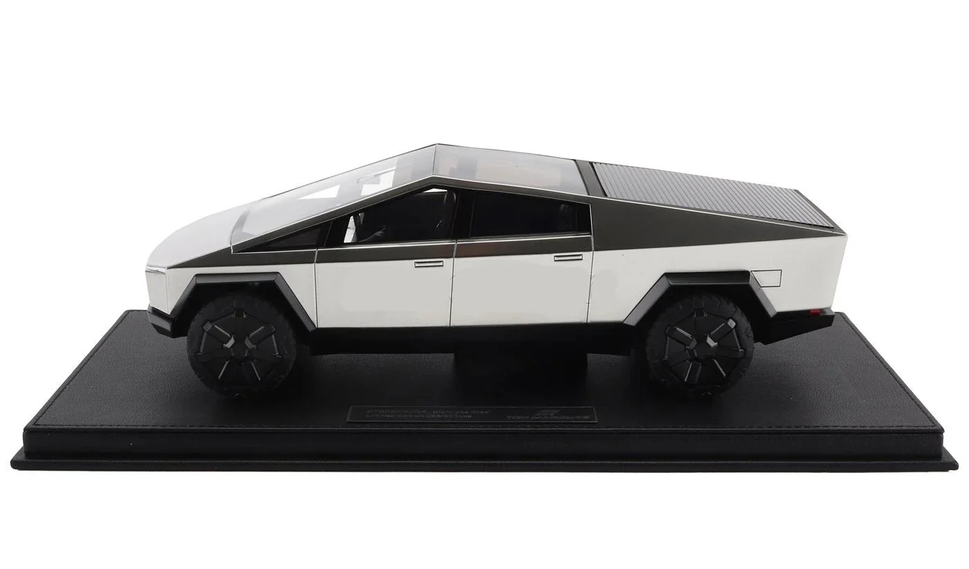 Top Marques Tesla Cybertruck Silver 1:18 Scale Model WITH DISPLAY CASE - Image 4