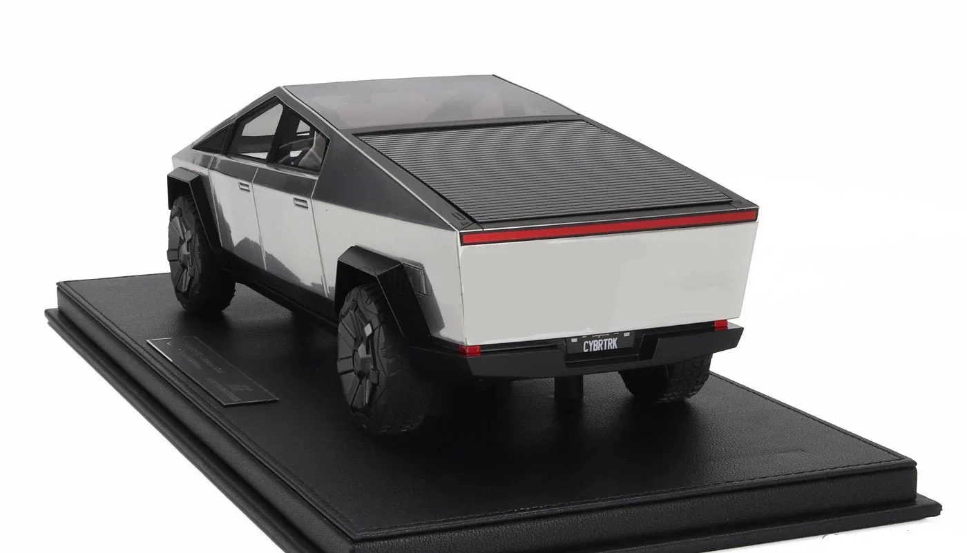 Top Marques Tesla Cybertruck Silver 1:18 Scale Model WITH DISPLAY CASE - Image 5